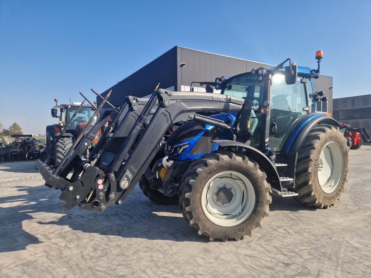 TRATTORE VALTRA G125 ACTIVE